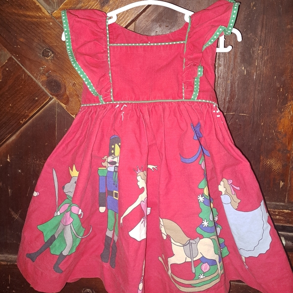 A hand made girls dress size 2t🎄🎁